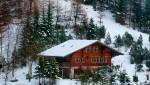 Chalet sous la neige
