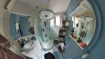 Vue 360° de l'ancienne salle de bains