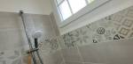 Détail faïence et colonne de douche