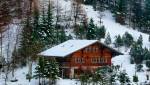 Chalet sous la neige