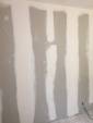 Pose de placo BA13 sur murs d'appartement en rénovation - Nantes 44