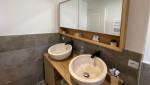Le meuble et l'armoire de toilette