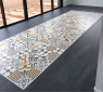 mix entre du carrelage et du parquet