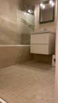 Pose de revêtements dans une salle de bain rénovée à bouc-bel-air-13