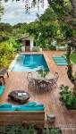 Aménagement contours de piscine avec salon de jardin - Bouc-Bel-Air 13