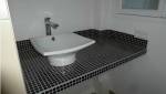 Vasque avec mosaïque dans la salle de bain - Bouc-Bel-Air (13)