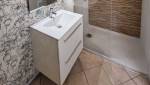 Le meuble vasque et la douche à l'italienne