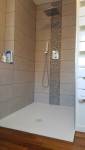 Douche à l'italienne de plain-pied dans salle de bain rénovée - Bouc-Bel-Air (13)