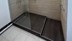 Carrelage dans la douche à l'italienne