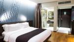 Suite parentale lite king size et salle de bain blanche