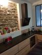 Nouvelle cuisine et mur en pierres apparentes