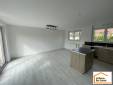 Salle à manger et cuisine avec îlot central après rénovation (Yerres 91330)