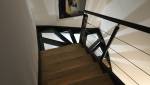 Vue depuis le palier de l'étage du nouvel escalier bois/métal à garde-corps avec lisses métal - Magny-en-Vexin (95420)