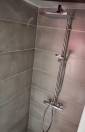 Alimentation en eau chaude des salles de bain à moindre coût