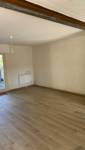 Dépose du mur porteur et pose d’un carrelage imitation bois – Rénovation à Guichen