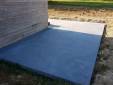 terrasse en Béton Teinté formant un L autour de la maison