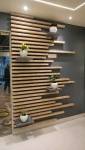Décoration murale en tasseaux de bois