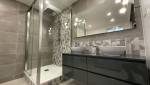 Rénovation salle de bain faïence géométrique gris blanc beige