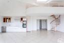 Rénovation complète de cet appartement en style blanc épuré, Champagne au Mont D'Or