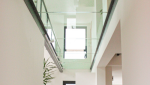 Plancher en verre vue en dessous