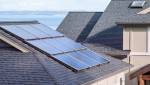 Panneaus solaires photovoltaïques sur toiture ardoise