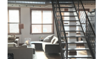Exemple d'escalier intérieur en acier gris
