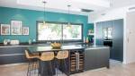 cuisine ouverte tons bleu et gris