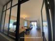 Pose d'une porte verrière dans un salon à Vannes
