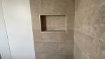 La niche dans la douche rénovée