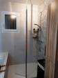 Création d'une douche ouverte dans une salle de bain rénovée - Ambérieu 01
