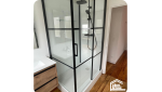 Salle de bain avec un style industriel 