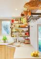 Chazay d'Azergues (69380) : Cuisine rénovée dans un esprit maison de famille dans une maison de village de l'Azergues