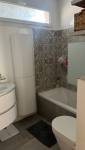 Salle de bain contemporaine dans un petit espace