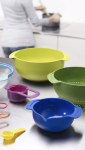 Saladiers et passoires multicolores, Joseph Joseph