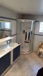 Salle de bain avec anciens équipements avant dépose - Cassis (13260)