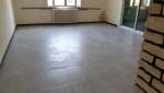 Nouveau sol carrelé dans la pièce de vie en carreaux 60x60