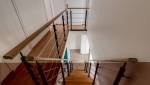 Escalier bois à marches suspendues et palier