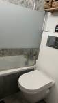 WC suspendus et baignoire