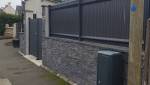 Installation d'une clôture aluminium sur muret habillé en parement - Nantes 44
