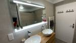 Meubles vasques et meuble miroir aprés rénovation 