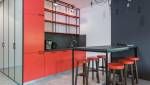 Mobilier rouge et noir avec des placards sur mesure - Paris Epinettes