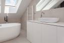 Aménagement de salle de bain sous pente