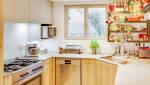 Chazay d'Azergues (69380) : Cuisine rénovée dans un esprit maison de famille dans une maison de village de l'Azergues