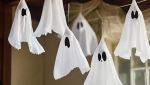 Guirlandes de fantômes au plafond halloween