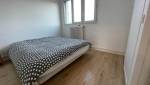 Parquet stratifié dans la chambre