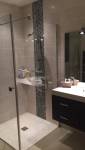 Rénovation de salle de bain avec douche et meuble vasque à Trilport (77470)
