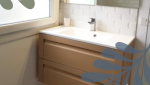 meuble lavabo fixé au mur avec succès