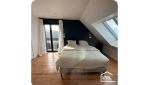 Chambre sous des combles 