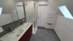 Rénovation Terminée : Salle d’Eau Épurée et Pratique