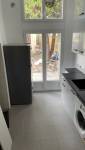 Pose d'une cuisine équipée dans l'extension de maison